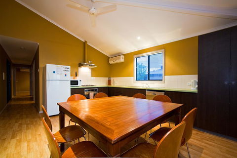 9 Skipjack Circle - Lovely Pet-Friendly Holiday Home With A Breezeway - Tourism Caloundra 3