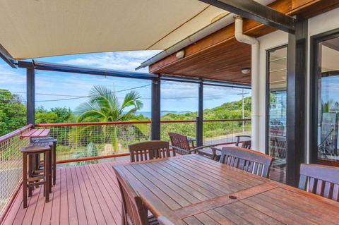 90 Cooloola Drive - Rainbow Beach, Luxury Beach House, Ocean Views - Tourism Caloundra 2