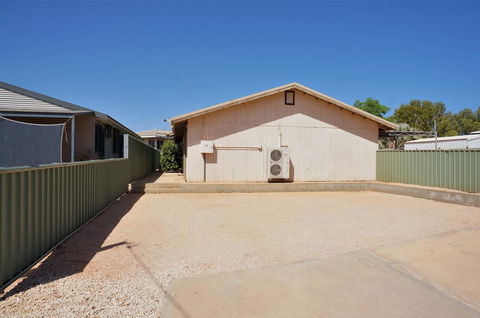 9a Krait Street - Close To The Town Centre - Tourism Caloundra 1
