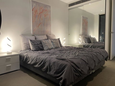 @Realm Modern Executive Apartment, 1BR, Wine, WiFi, Secure Parking, Canberra - Tourism Caloundra 2