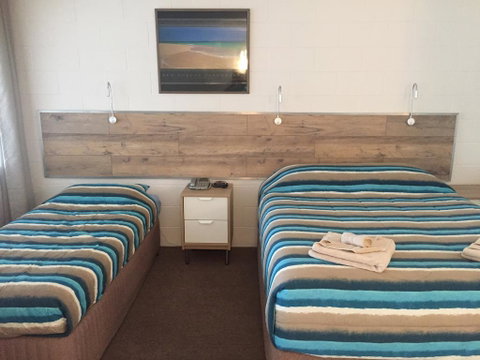 A & A Motel - Tourism Caloundra 3