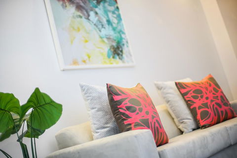 A Comfy & Central 2BR Apt Near Flinders Station - Tourism Caloundra 3
