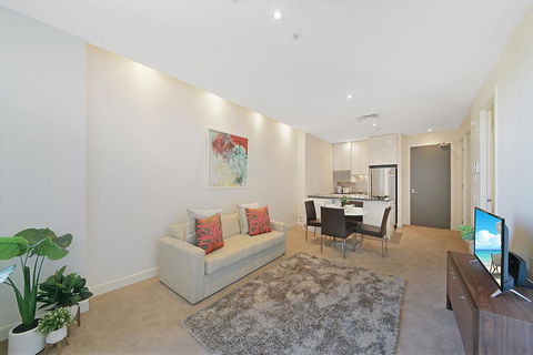 A Comfy & Central 2BR Apt Near Flinders Station - Tourism Caloundra 1