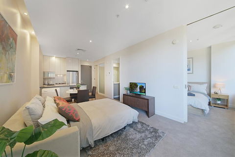 A Comfy & Central 2BR Apt Near Flinders Station - Tourism Caloundra 2