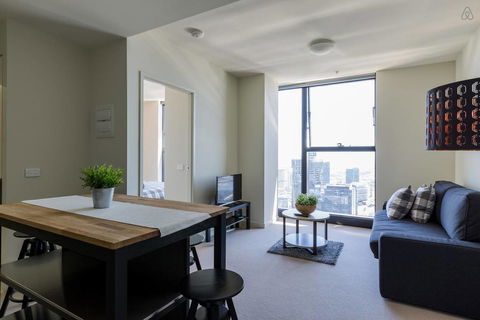 A Cozy CBD Suite With Spectacular City Views - Tourism Caloundra 0