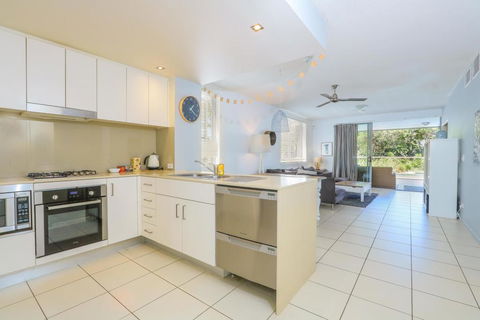 A Deluxe Swim Up - Drift Apartments South - Tourism Caloundra 2