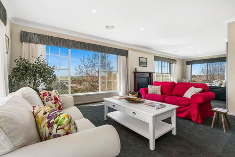 A House With A View, Molong. NSW - Tourism Caloundra 3