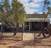 A real bush retreat. Kangas Emus  Starry Skies. - Tourism Caloundra