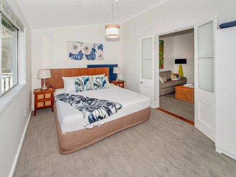 A Touch Of The Bahamas On McKenzie MK3 - Tourism Caloundra 2