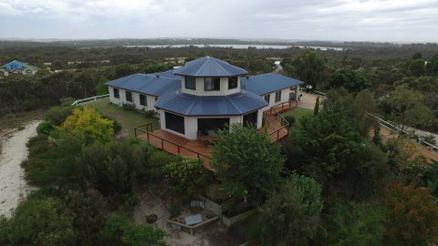 A Tranquil Retreat - Tourism Caloundra 0