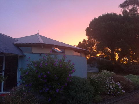A Victor Harbour Retreat Aldinga-The Round Cottage - Tourism Caloundra 1