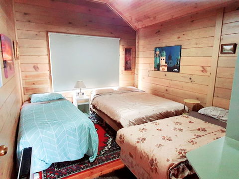 Abelia Cottages SPA LAKESIDE COTTAGE NO 1 - Tourism Caloundra 1