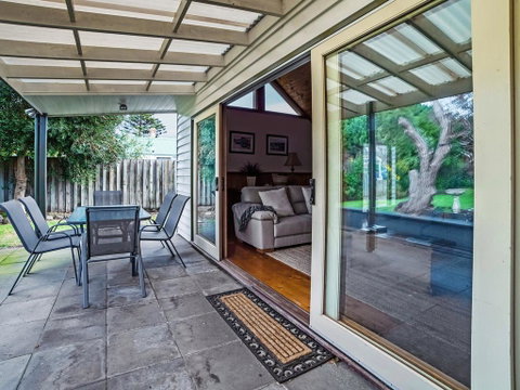 Abrahams On Bank - Tourism Caloundra 1