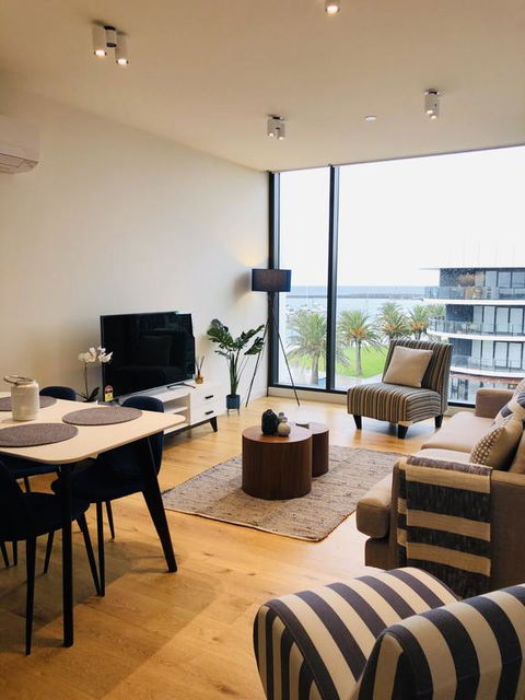 Absolute Waterfront Apt 319 Lighthouse - Tourism Caloundra 3