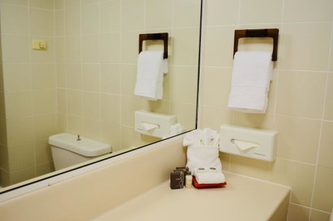 Acacia Court Hotel - Tourism Caloundra 3