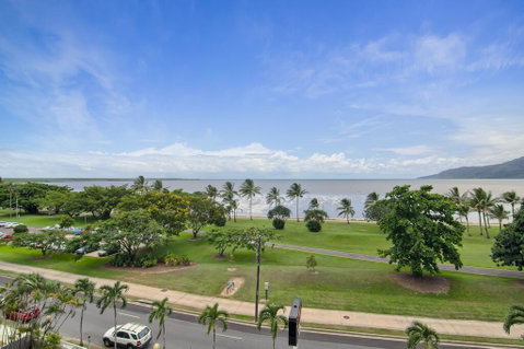 Acacia Court Hotel - Tourism Caloundra 2