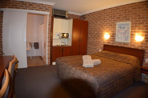 Acacia Motor Inn - Tourism Caloundra 0