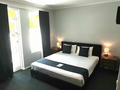 Adelaide Pulteney Motel - Tourism Caloundra 1