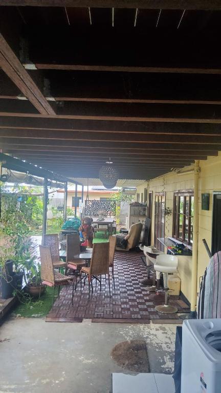 Downstairs Only. 3 Queen BR With Private Access. - Tourism Caloundra 4