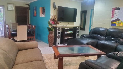 Downstairs Only. 3 Queen BR With Private Access. - Tourism Caloundra 3