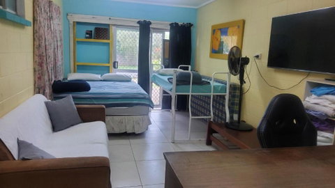 Downstairs Only. 3 Queen BR With Private Access. - Tourism Caloundra 1