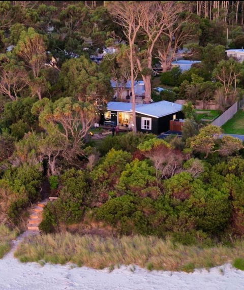 Dune Shack - On The Beach, 10 Minutes From Port Arthur - Tourism Caloundra 3