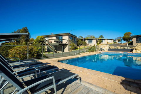 Eagle Heights Holiday Units - Tourism Caloundra 0