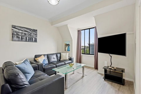 East Perth Apartment With Free Wi-Fi And Parking - Tourism Caloundra 0