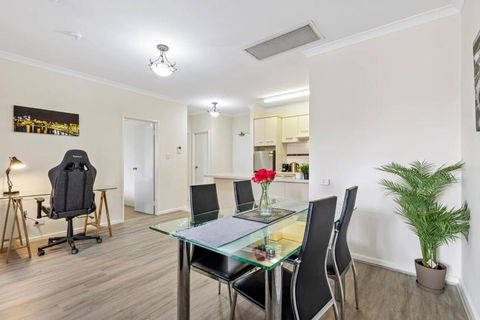 East Perth Apartment With Free Wi-Fi And Parking - Tourism Caloundra 1