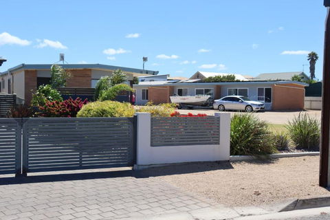 Edithburgh Foreshore Apartments - Tourism Caloundra 0