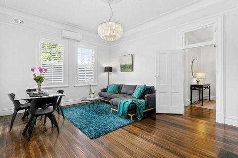 EDW19 - Stylish 2-Bed, 2-Bath Townhose In Drummoyne - Tourism Caloundra 3