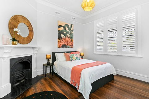 EDW19 - Stylish 2-Bed, 2-Bath Townhose In Drummoyne - Tourism Caloundra 4