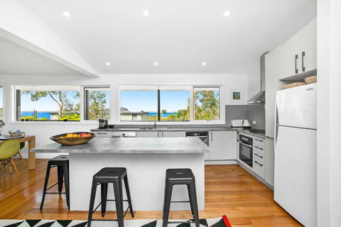 Evans Beach Retreat - Tourism Caloundra 2