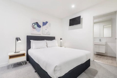 Executive Comfort Living Near La Trobe & RMIT Uni - Tourism Caloundra 3