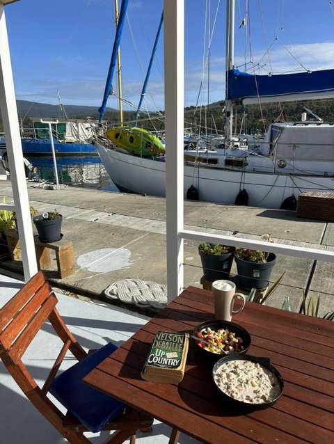 Elegant And Scenic Floating Boat House - Tourism Caloundra 4