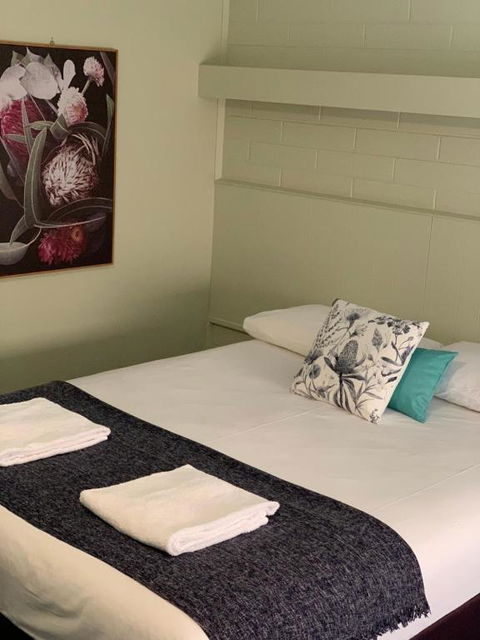 Finley Country Club Hotel Motel - Tourism Caloundra 2