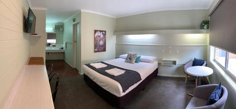 Finley Country Club Hotel Motel - Tourism Caloundra 4