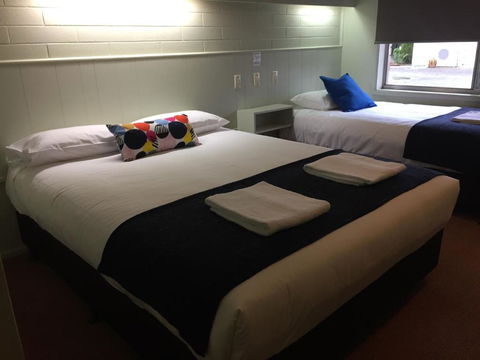 Finley Country Club Hotel Motel - Tourism Caloundra 1
