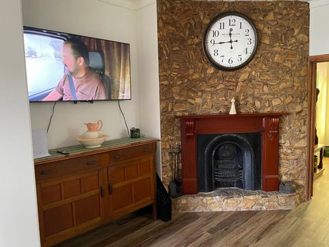Florence Lodge - Tourism Caloundra 3
