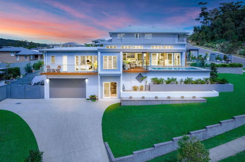 Gawul House - Tourism Caloundra 1