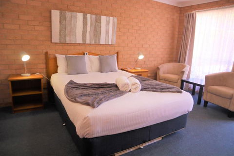 Golden Chain Aalana Motor Inn - Tourism Caloundra 3