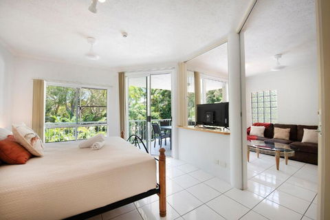 Golden Sands Beachfront Resort - Tourism Caloundra 3