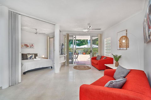 Golden Sands Beachfront Resort - Tourism Caloundra 1