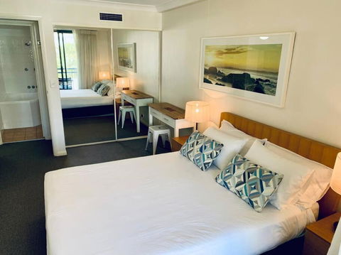 Gold Coast Calypso Resort, Coolangatta Beach - Tourism Caloundra 3