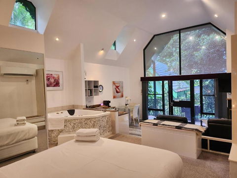 Gallery Walk Chalets - Tamborine Mountain - Tourism Caloundra 0