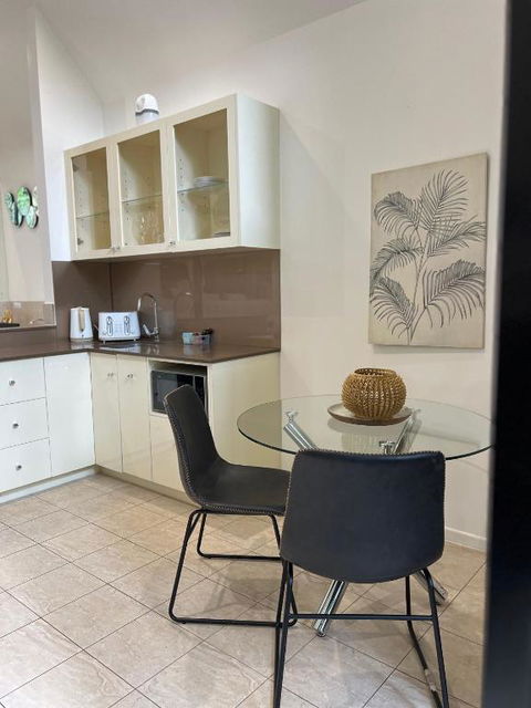 Gallery Walk Chalets - Tamborine Mountain - Tourism Caloundra 4
