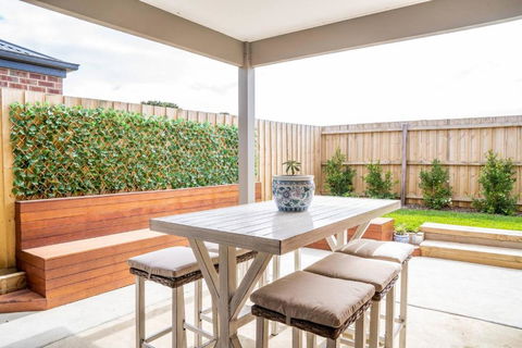 Golden Glow - Expansive Family Home In Bellarine - Tourism Caloundra 1