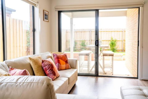Golden Glow - Expansive Family Home In Bellarine - Tourism Caloundra 3