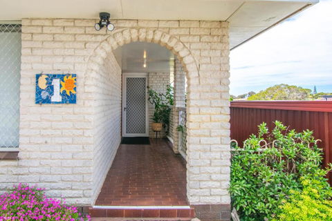 Gairdner Cottage - Something A Bit Different! - Tourism Caloundra 1