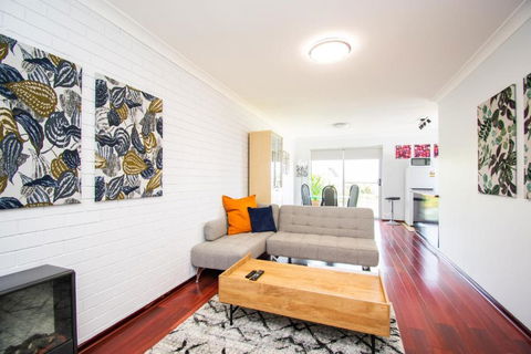 Gairdner Cottage - Something A Bit Different! - Tourism Caloundra 2